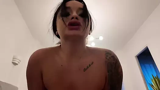 Aldatan Türk ev hanımıyla amatör ev yapımı porno