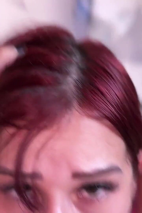 Azgın Küçük Kovboy Kız, Kalın Ve Venud'lu Bir Penisin Üzerinde Sürüyor, Ta Ki Büyük Bir Boşalma Alana Kadar