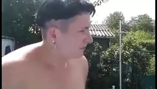 Olgun çıplaklar onu deldi kedi gösterir