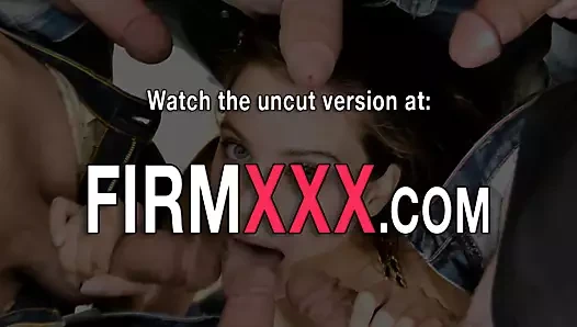 siyah bebeğim içinde blowbang gobbles beyaz shlongs