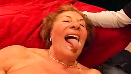 Büyükanne Martha iki arkadaşıyla....