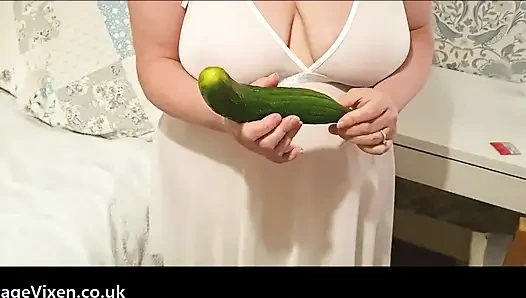 Jane teyze ile salatalık eğlencesi