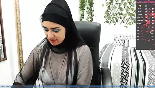 Tesettürlü ateşli kız kamera şovu