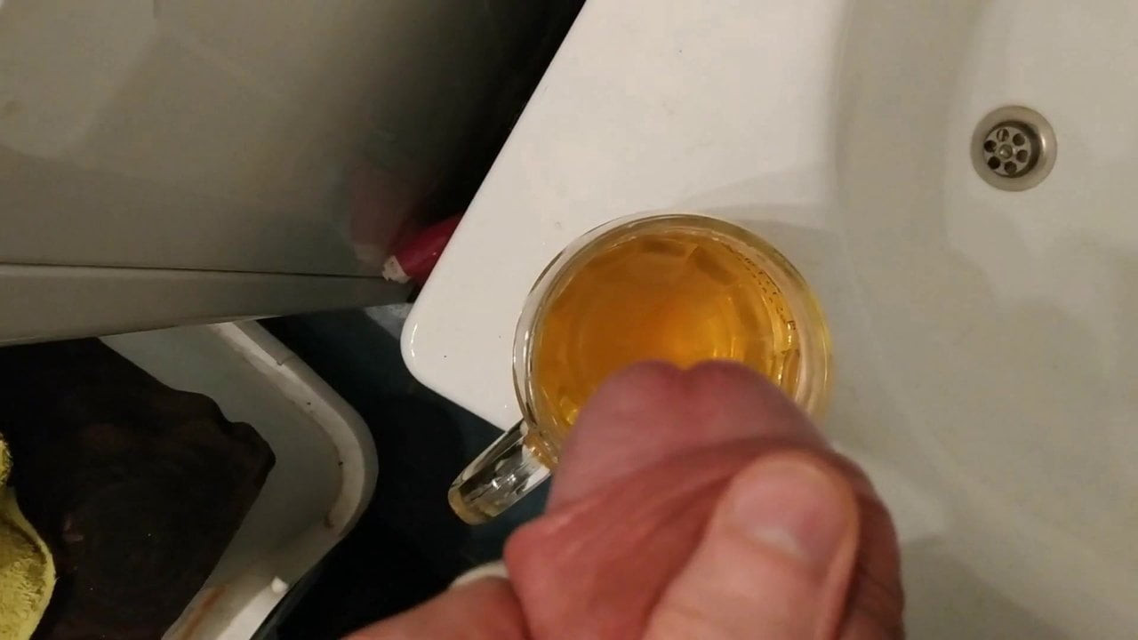 Benim tuvalet köle ağzı pissing &amp; çiş içme derleme