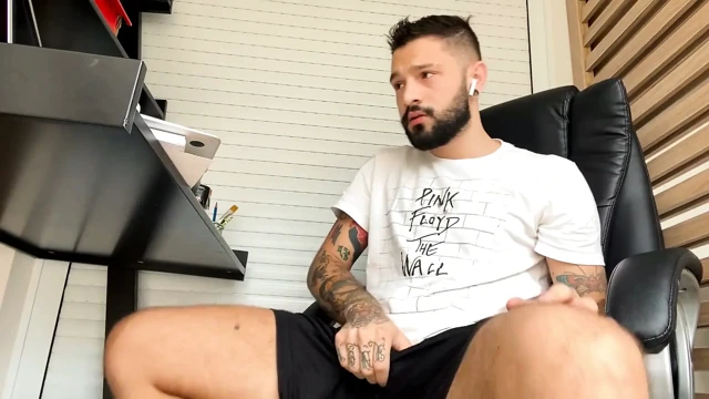 Igor lucios gösteriş yapıyor ve mastürbasyon yapıyor