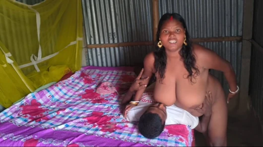 My hot bhabhi Ne chut chataya aur chudai ki