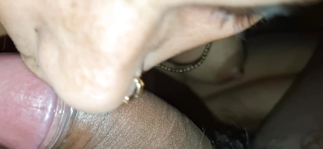 Bhabhi mast land chuci hai