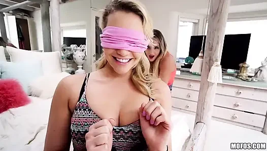 Erkek arkadaşımı paylaş - mia malkova ve cali carter takma yarak ve erkek arkadaşının büyük yarağını paylaşıyor