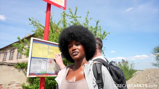 Çek sokakları 152: sevimli büyük memeli zenci kızla şenlik