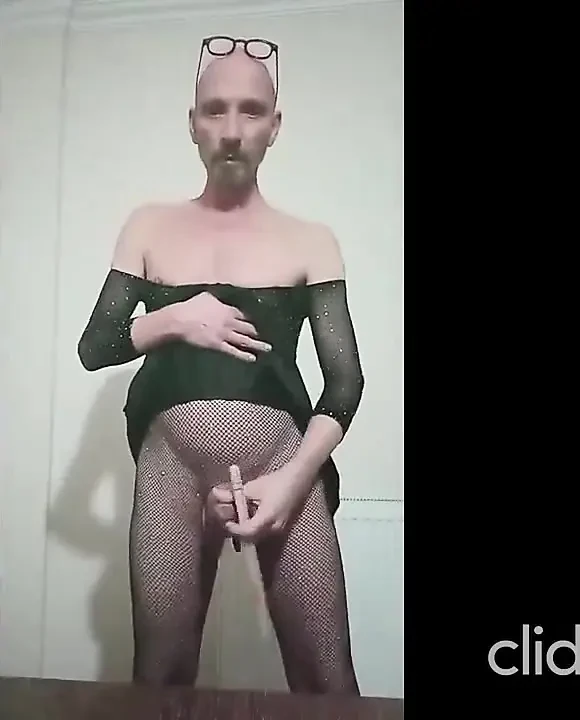 Andrew Pardue kadın kılıklı mastürbasyon yapıyor