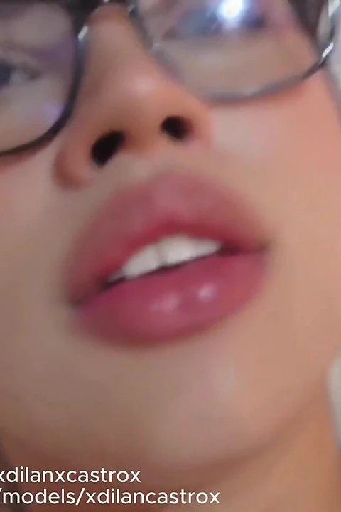 Sevimli eşcinsel uzman bir kaltak gibi yarağa biniyor