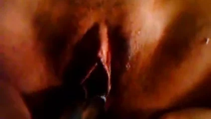 Meksikalı kız oyuncak oynuyor