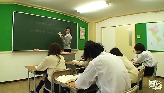 Bu güzel bayan onu emdi ve ondan sonra konuştular ama çoğunlukla dili tutuldu.