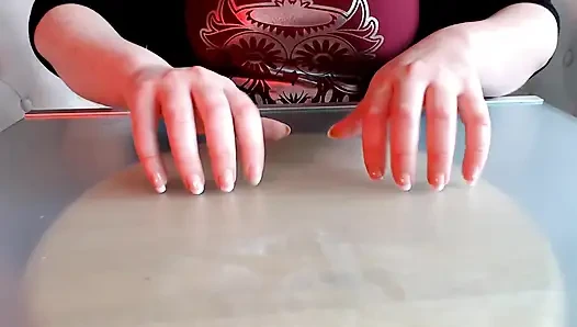 Çivi çakan asmr