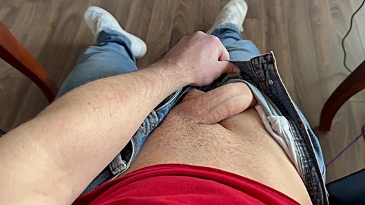 Alman patron Hugo Boss Polo'da göğüslerini okşuyor ve mastürbasyon yapıyor - PhantomGentx