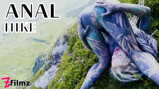 Dövmeli çift açık havada anal bakış açısı sikişiyor