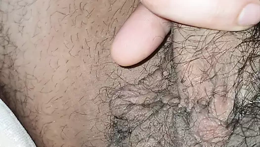 Üvey anne üvey oğluna kamera önünde yakın çekim mastürbasyon yapıyor