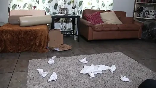 19 yaşındaki yarak emen sürtük aynı anda yarak emiyor