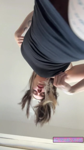 ЛАТИНА СОБЛАЗНЯЕТ! Мой бойфренд в видео от первого лица, когда я сижу на его лице