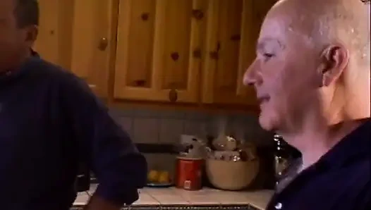 Karımı kulübü: sikişen evli kadın #84