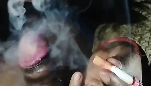 Hintli kadın evde 🚭 sert video