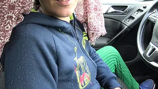 Üvey anne 18 yaşındaki bakire üvey oğluna kıllı amını gösteriyor