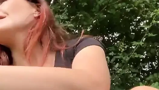 Bu haftanın Pazar günü açık havada fışkırtarak boşalıyor.