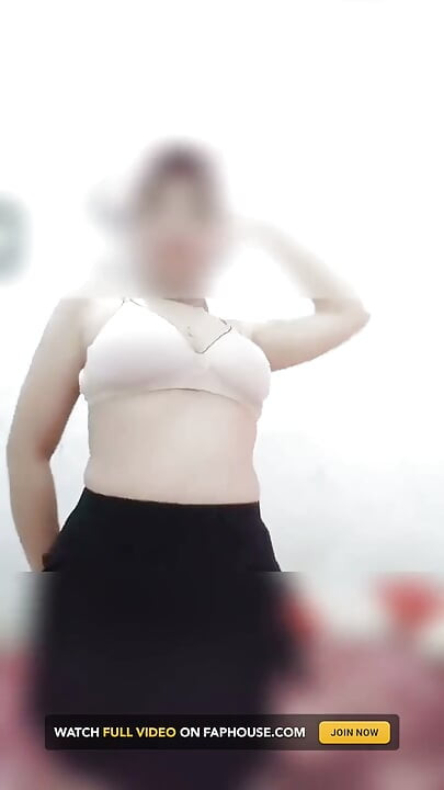 Çıplak Başörtü Dansı