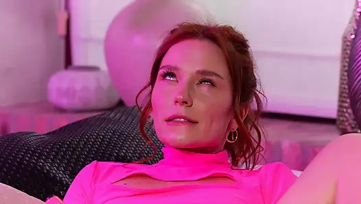 Clemence amcığının içinde sevgililer gününü kutla!