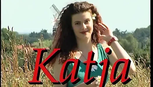 Esmer kaltak sakso çekmeden önce mastürbasyon yapıyor