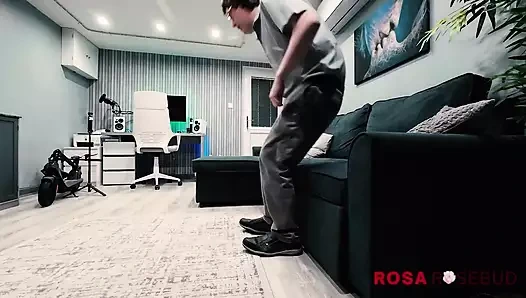 Üçlü seks yapan azgın sürtüğün içine büyüleyici