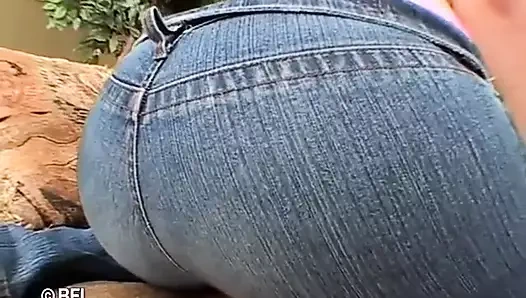 Seksi hatun için gırtlağına kadar alma ve yüz sikişi