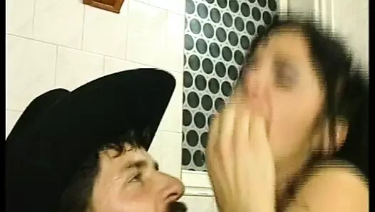 Hardcore von der Seite gefickt