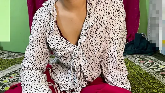 Мой сексуальный сводный член выглядит очень горячим, и сегодня я хочу трахаться с ней