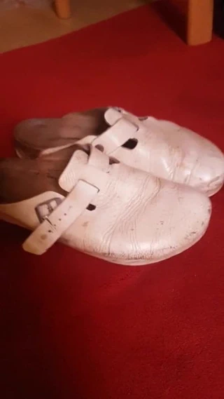 Yaşlı kokmuş birkenstock tıkacı