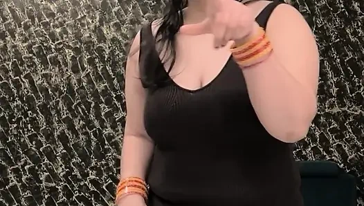 Puja yenge büyük memeli oynuyor