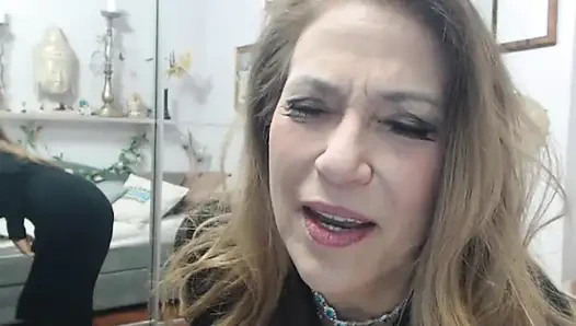 Kırmızı halı elbisemle beni sik