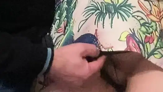 Aldatan evli kadın kalabalık bir metroda mastürbasyon yapıyor