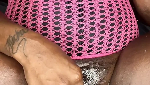 Mermi vibratörüyle klitorisimi uyarıyor