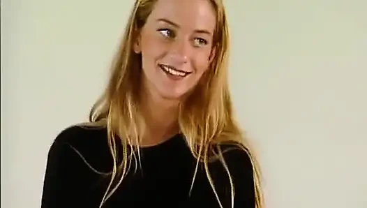 Almanya'dan klas hatun mükemmel kıyafetini çıkardı ama iç çamaşırı kalıyor