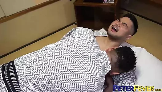 Peterfever sevimli Rio ham sikişmeden önce Rikiya tarafından sikiliyor