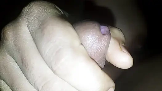 Üvey anne kocası dışarıdayken hizmetçiyi sikiyor