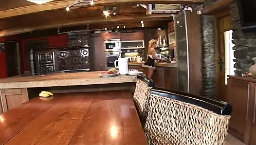 Hizmetçi götten sikiliyor