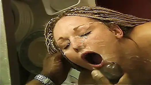 Büyük Omar'ın İngiliz maceraları: sert yaraklı kafe (2003)