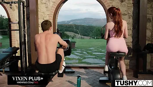 Tushy aldatan kızıl saçlı Megan Longoria iyi bir anal sikişe karşı koyamıyor