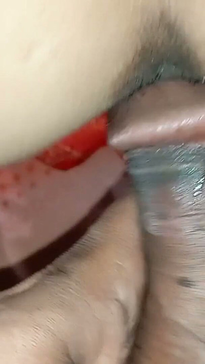 Kırmızı sari içindeki seksi hintli kadınların gece ilk kez chudai yapması | Klip 1