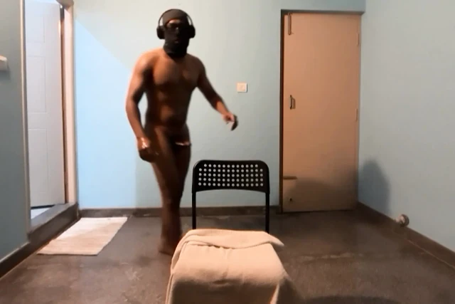 Taze yağ + taze döl Desi Gym hunk vücudunu yağladı ve yağlanmış vücuduna boşalarak ortalığı dağıttı