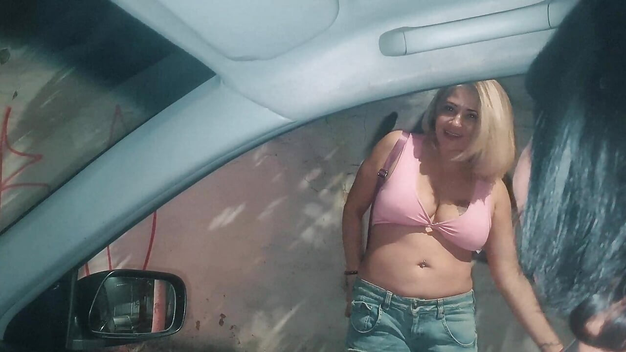 Yasak rüya: orta yaşlı seksi kadın bir günlüğüne fahişe oluyor ve götünü sikmek istiyor.