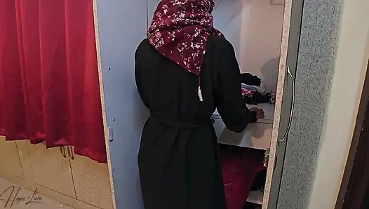 Malezyalı tesettürlü kız evde yalnız ve kayınbiraderiyle seks yapıyor