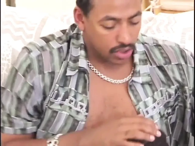 Siyah yarak emiyor siyah göt sikişi... ağzına boşalma